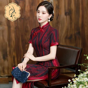 2022 jar a v lete nové dámske šaty lepšiu slim stojan golier obyčajný a elegantné červené krátke rukávy cheongsam spoločenské šaty